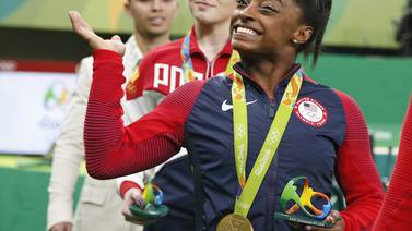 Gimnasta olímpica Simone Biles revela abuso del médico del equipo de EE. UU. encarcelado