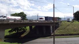 MOPT colocará puente ‘bailey’ frente a aeropuerto Santamaría para agilizar paso de San Ramón a San José