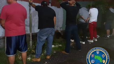 Pequeña cochera de una casa en Alajuela sirvió para que unas 50 personas realizaran fiesta ilegal