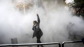 Diez muertos en disturbios en Irán pese al llamado a la calma