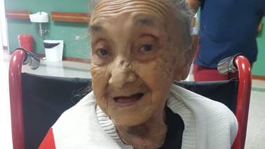 CCSS investiga por qué negaron atención en Hospital Geriátrico a mujer de 99 años con cédula vencida 