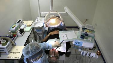 Un centenar de odontólogos apoya recurso de amparo que pide vacunarlos contra la covid-19