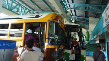 Empresa de buses nicoyana restringe viajes a  viejitos