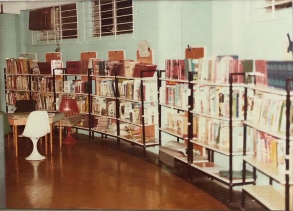 Alrededor de los usuarios estaban libros de alta calidad, clasificados por edades. Foto: Graciela Pellizari.