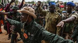 Diplomática estadounidense se reúne con militares que derrocaron a presidente de Níger
