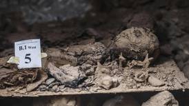 Arqueólogos descubren 17 momias en el centro de Egipto