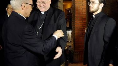  Papa Francisco  despide  a obispo de Paraguay por escándalos