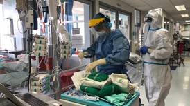 Hospitales obligados a racionar uso de guantes por desabasto y encarecimiento mundial de insumos