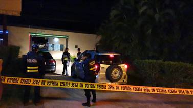 Asesinan de tres balazos a hombre dentro de unas cabinas en Esparza