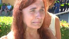  Mujer perdió a su esposo en hundimiento de catamarán sin saber si pudo usar  chaleco