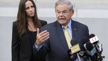 Senador demócrata Robert Menéndez enfrenta juicio por corrupción en Nueva Jersey