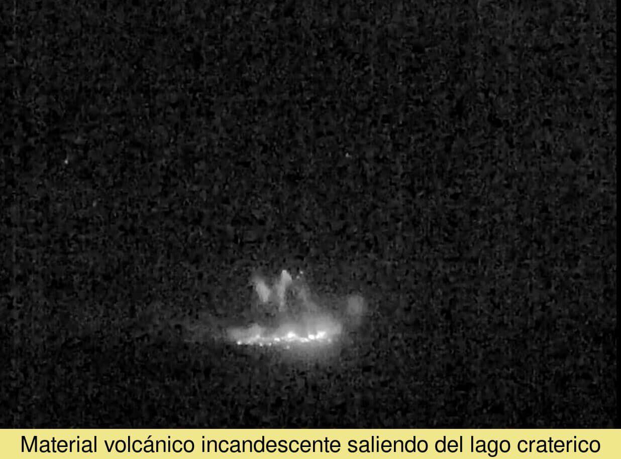Las erupciones nocturnas del Rincón de la Vieja ahora son más efusivas y se nota incandescencia. Foto: Ovsicori.
