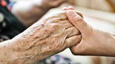 Asegurados de Goicoechea podrán recibir curso para cuidados de adultos mayores