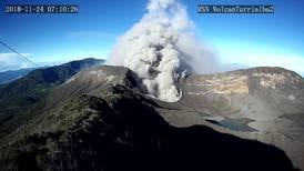 Volcán Turrialba lanzó fragmentos de roca en alrededores del cráter