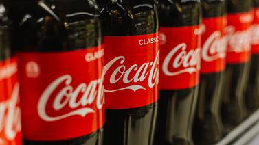 Coca-Cola gana 33,7% más en el segundo trimestre y eleva previsiones anuales