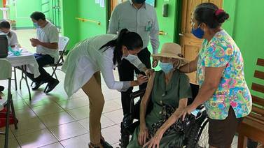 Centenarios de la ‘zona azul’ nicoyana se vacunan contra covid-19