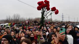 Miles de personas asistieron al funeral de Alexéi Navalni en Moscú entre temores de arrestos