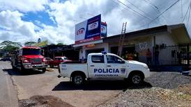 Mujer muere electrocutada mientras pintaba techo de clínica en San Carlos