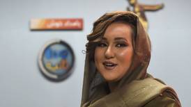 Ella ganó la versión afgana de ‘American Idol’ y se convierte en símbolo de las mujeres en Afganistán 
