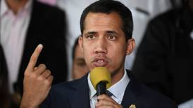 Guaidó denuncia intención de Maduro para disolver el Parlamento