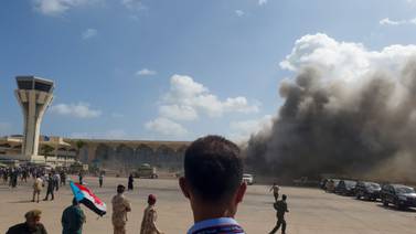 Al menos 26 muertos en Yemen luego de explosiones en el aeropuerto de Adén