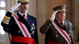 Rey de España renuncia a la herencia de su padre Juan Carlos y le retira asignación