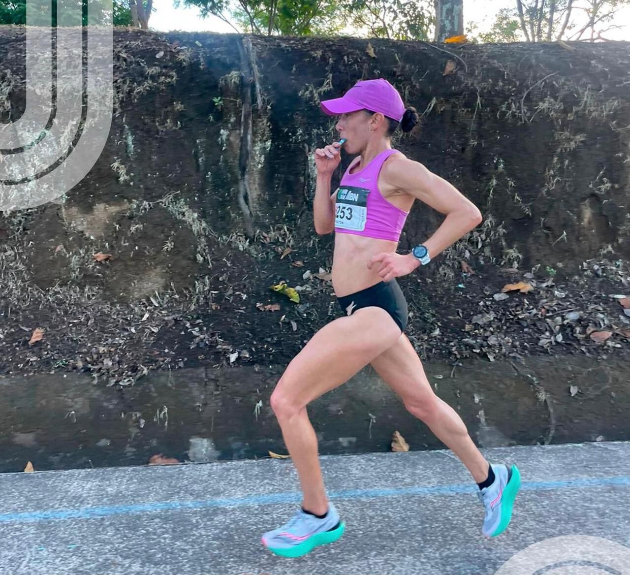 La atleta mexicana Argentina Valdepeñas Cerna ganó por segundo año consecutivo la Maratón San José. Tomada: Facebook Runners