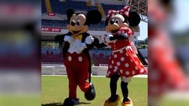 ‘Magia y Sinfonía’: Mickey y Minnie ya llegaron al Estadio Nacional y se pasean por la gramilla