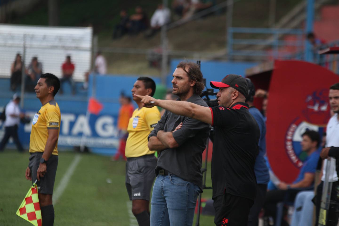 Mario Acosta es el asistente de Andrés Carevic en Liga Deportiva Alajuelense. Fotografía: Luis Barrios / Soy502.com