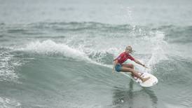 Niña nicaragüense se lleva para su tierra el título del surf tico