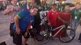 Tico que viajó a Qatar en bicicleta logró llegar a su destino y ya está en su tercer Mundial