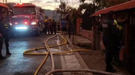 Fuego destruyó hogar de padre y dos hijos en Escazú