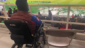Aficionado en silla de ruedas debió observar final del Mundial Sub-20 apartado de su familia