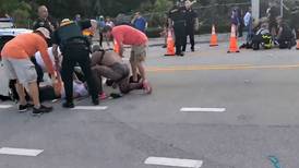 Un fallecido en ‘trágico accidente’ en EE. UU. por embestida de camioneta en desfile del orgullo gay