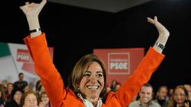 Fallece la primera mujer en dirigir las fuerzas armadas de España: Carmen Chacón