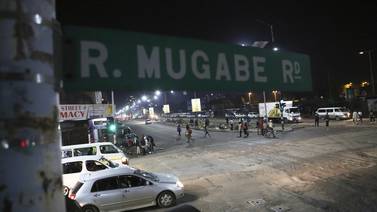Militares niegan golpe en Zimbabue y anuncian ofensiva a entorno de Mugabe