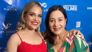 Sofía Chaverri celebra la premiere de su película con su mamá