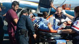 Conductores graves tras choque de motos en Upala