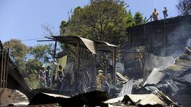 Incendio deja sin vivienda a 35 niños y 44 adultos 