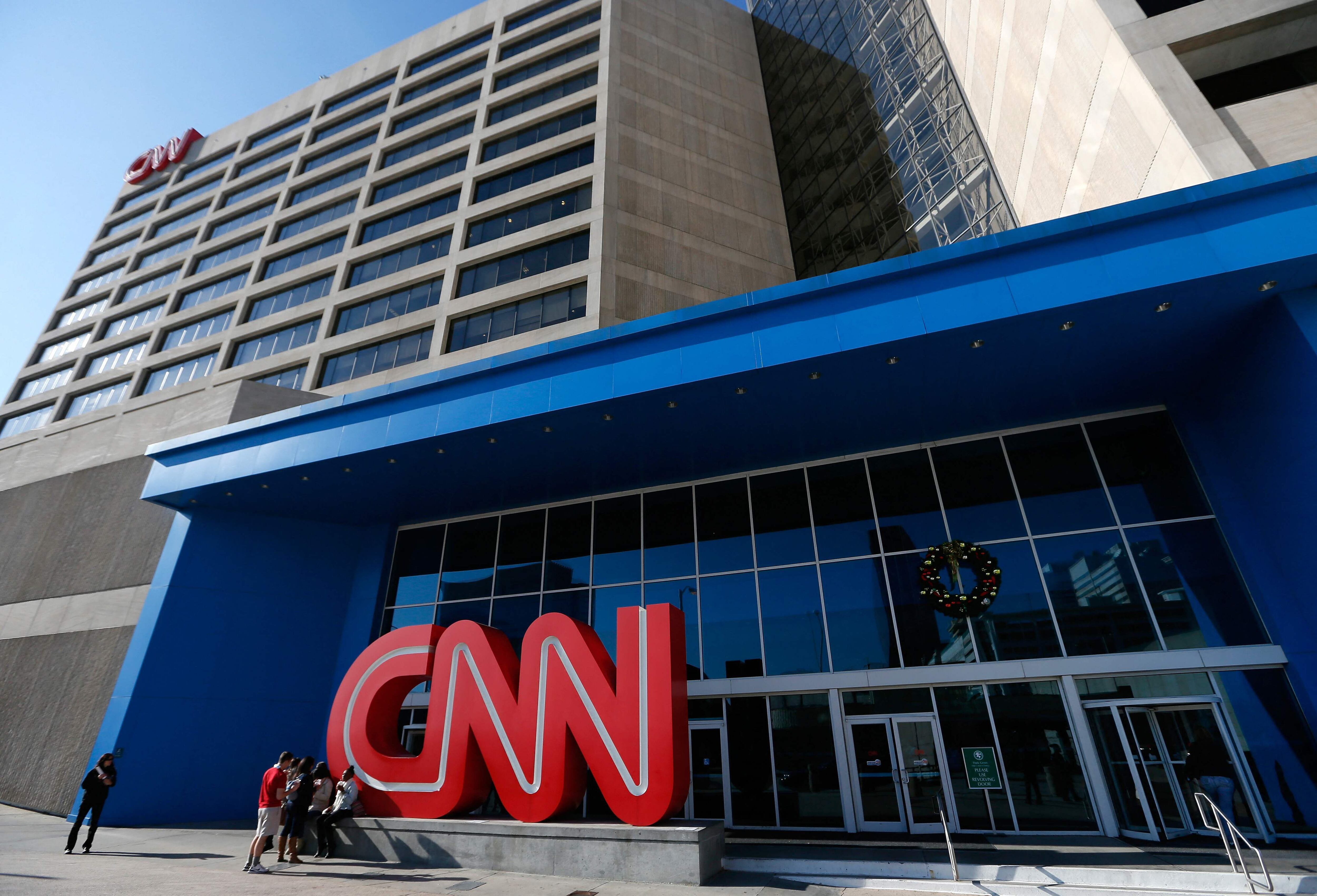 CNN en Español llevó a cabo una serie de despidos masivos entre sus colaboradores y planea trasladar sus operaciones a la Ciudad de México.