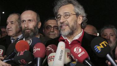 Comienza en Turquía el juicio a periodistas de un diario crítico con Erdogan