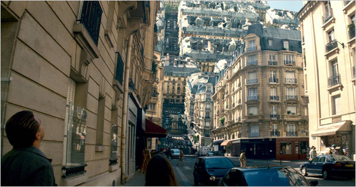 En el filme 'Inception' se explora, de forma explícita, cómo es posible crear arquitecturas que van más allá de la física. Foto: Warner Bros.