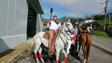 Antorcha de la Independencia recorrió Pacayas a caballo