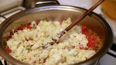 Cuídese al cocinar:  use más cebolla, más chile dulce, más ajo y menos sal