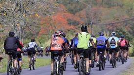 500 ciclistas piden respeto en calles por muerte de pedalista atropellado en Orosi