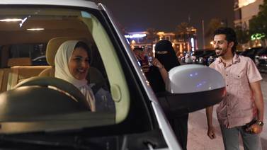 Mujeres saudíes podrán ir al extranjero sin permiso de varón ‘tutor’