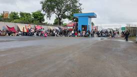 300 nicaragüenses varados en Peñas Blancas porque su país les exige prueba negativa de covid-19