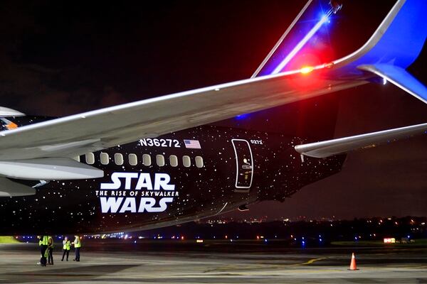 Fotos Avion De Star Wars Aterrizo En Suelo Tico El Viernes Por La Noche La Nacion