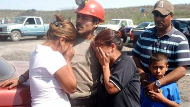 Explosión en mina deja a 14 atrapados en norte de México
