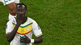 Senegal respira en el Mundial, Catar pone un pie fuera